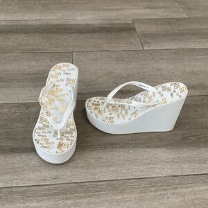 WHITE PLATFORM BEBE THONG SANDALS
